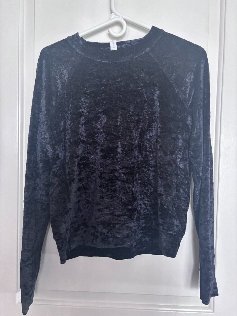 Pre-worn MINT Lululemon Women's Size 8 Black Long Sleeve Top